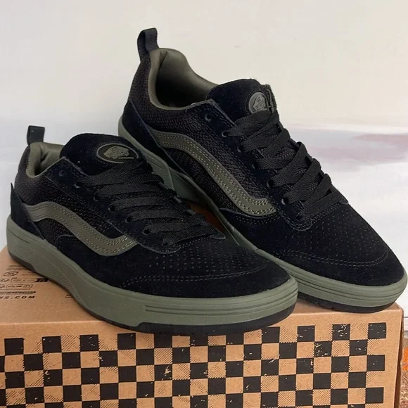 Vans WMNS Zahba
Fatigue/Black
VN0007QQFTB
SNEAKERS - Picture 5 of 16